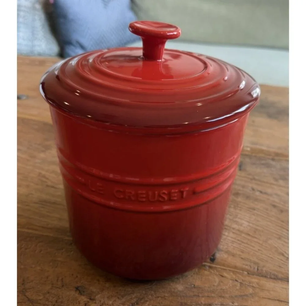 Le Creuset Stoneware Pet Food Storage Container Jar w/ Lid Scoop Cerise Red NEW